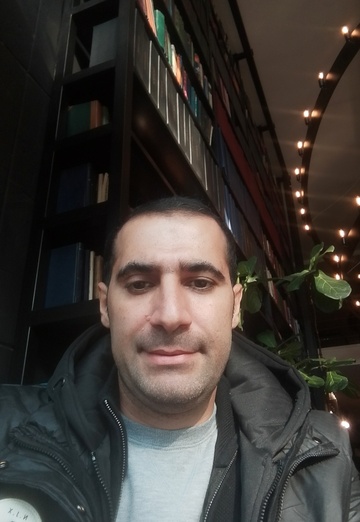 Hooman (@hooman30) — my photo № 1